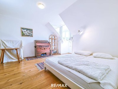 Renovierte Dachgeschoßwohnung mit Lift im beliebten Saggen!