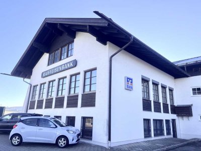 Erstbezug nach Umbau!
Großzügige 3-Zimmer-Wohnung mit gemütlichem Flair.