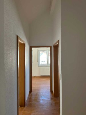 Geschmackvolle 2-5 Raum-Dachgeschosswohnung mit 89,34 qm (Terrasse/Garten möglich)