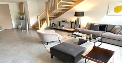 Großzügige helle Wohnung  mit eigenem  Garten in 2-Familienhaus