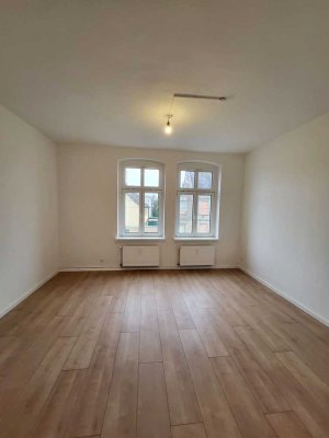 *Aufgepasst* 3 - Raumwohnung + frisch renoviert + Parkplatzanmietung möglich + EBk-Option!