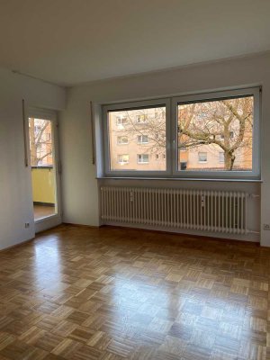 Gepflegte 2-Zimmer-Wohnung mit Balkon und Einbauküche in Erlangen