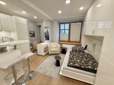 Stilvoll modernisiert: Ein-Zimmer-Apartment in historischem Altbau