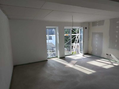 Rolligerechte 2-Zimmer-Erdgeschosswohnung mit geh. Innenausstattung mit Balkon