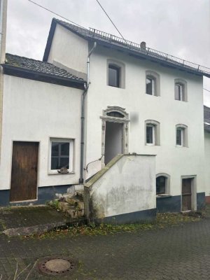 Einfamilienhaus in ruhiger Ortslage in Eisenschmitt!