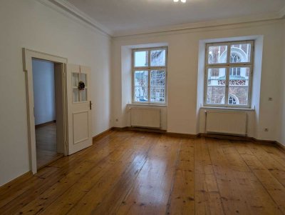 Helle 2 1/2 -Zimmer Wohnung im 2. OG in Landshut Altstadt