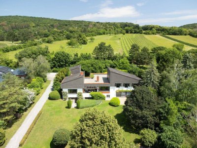 WOHNJUWEL DER EXTRAKLASSE - ARCHITEKTEN-VILLA MIT PARKÄHNLICHEM GARTEN, WEITBLICK UND PRIVATSPHÄRE