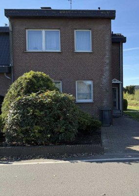 Preiswerte 5-Raum-Doppelhaushälfte mit EBK in Goch Bedburg-Hau