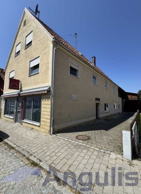 Großes Haus mit viel Wohnraum und viel Nutzfläche