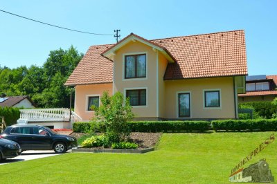 Großzügiges Einfamilienhaus mit 8 Zimmern auf 1.752 m²