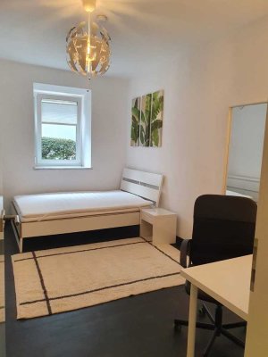 Helle möblierte 2-Zimmer Wohnung mit moderner Ausstattung in München-Moosach