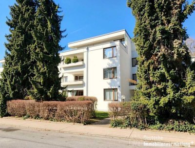 Attraktive 2-Zimmer-Wohnung mit überdachter Terrasse & Tiefgarage in Augsburg