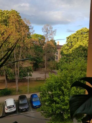 Sanierte, helle 2-Raum-Wohnung mit Einbauküche und Bad in Erfurt, unweit des Nordparks