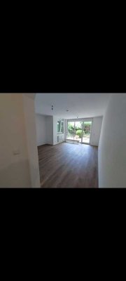 Moderne 2 Zimmer Wohnung mit Terrasse und Garten