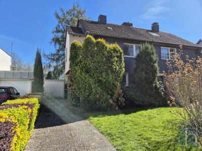 Einfamilienhaus (DHH)
mit Garage