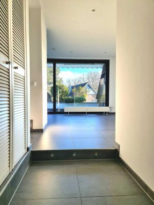 Dachgeschoss-Maisonette in Wittlaer, 3-Zimmer, Sonnenterrasse, Kamin, EBK. Teilweise Rheinblick.