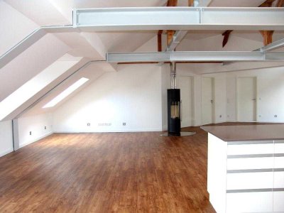 *Loft-Ambiente mit historischem Charme*