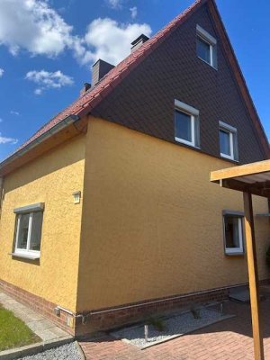 Niedliche Doppelhaushälfte mit großem Gartenglück - Nur einziehen und wohlfühlen in BS-Gartenstadt