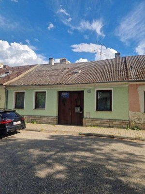 Renovierungsbedürftiges Haus in Laa mit Innenhof zu mieten