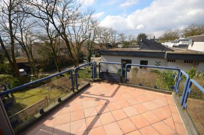 Helle, freundliche Galerie- Wohnung mit herrlicher Sonnenterrasse in ruhiger, gesuchter Lage