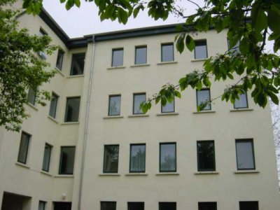 2-Zimmer-Wohnung mit Laminat und Tageslichtbad in Kleinzschocher