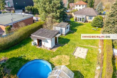 IMMOBERLIN.DE - Attraktiver Bungalow mit Wintergarten & Garage in ländlicher Lage vor den Toren Berl