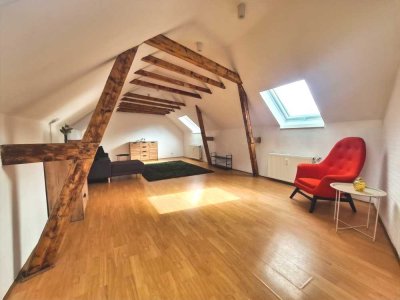 Licht, Charme & Gemütlichkeit – modernes Dachgeschossdomizil mit 3 - 4 Zimmern