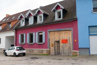 Eine Perle mit viel Potential! Eigenheim mit Innenhof und großer Scheune!