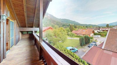 Helle 2 (bzw. 3 Zimmer)-Dachgeschoss-Wohnung in Marquartstein