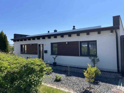Neuwertiges Einfamilienhaus mit PV-Anlage, Garage und Carport- ohne Provision