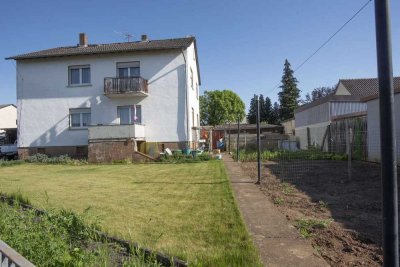 Auch als EFH nutzbar: Solides ZFH mit 2 gleichen Wohnungen. Gr. Grundstück, Tierhaltung möglich.