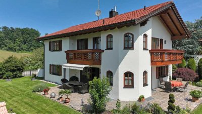Traumhaftes Architektenhaus im Landhausstil mit gehobener Ausstattung und einem wunderschönen Garten