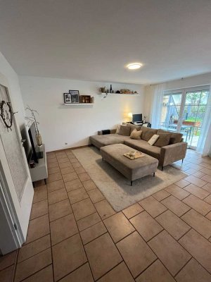 2,5 Zimmer Erdgeschoß in Doppelhaushälfte, Sonnenterrasse, kl.Garten, + Hobbyraum  zusätzliches Büro