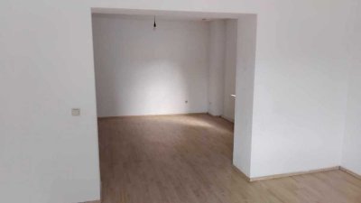 3 Zimmer in der 1. Etage, 1 Monat mietfrei bei Selbstrenovierung