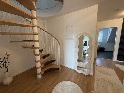 Moderne Maisonettewohnung mit Balkon und Stellplatz – Wohnen auf zwei Ebenen in Neuss-Norf