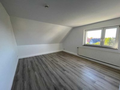 Renovierte Dachgeschosswohnung ab sofort
