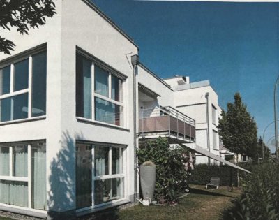 Helle 3-Zimmer-Wohnung mit Garten und Tiefgaragenstellplatz in zentraler Lage