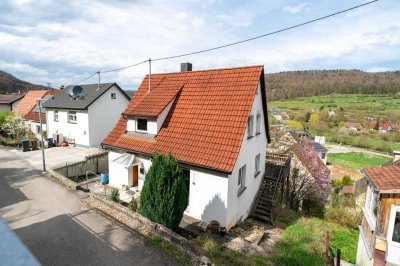 Für die kleine Familie oder nur zu zweit - 
Renoviert und zum Einzug bereit