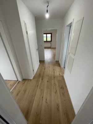 Erstbezug nach Sanierung mit Einbauküche: attraktive 3-Zimmer-Wohnung nähe Straubing