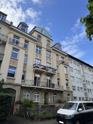 Sonne, Mond und Sterne – DG-Maisonette-Wohnung mit gläsernem Dachaufbau