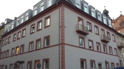 Quadrat A3: Gepflegt urban Wohnen mit Balkon zum Schillerplatz - WG-geeignet!
