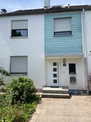 Freundliches 4-Zimmer-Reihenhaus mit geh. Innenausstattung und EBK