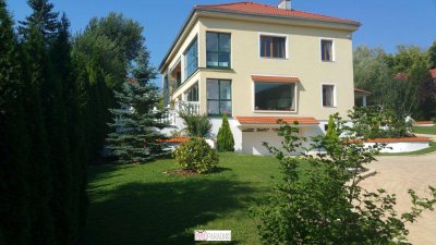 Repräsentative Luxusvilla im Wienerwald