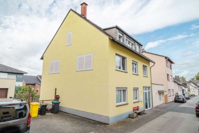 Gepflegtes 3-Parteienhaus mit Garten