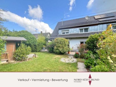 Modernisierte DHH mit herrlichem Garten, Balkon und Doppelgarage in top gepflegtem Zustand!