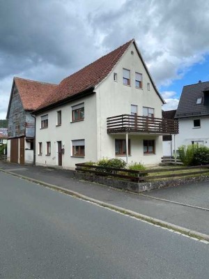 Sanierungsbedürftiges Einfamilienhaus mit großer Scheune – Baujahr 1900