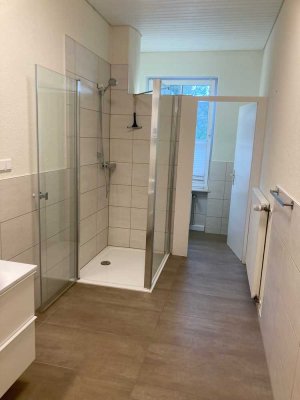 Freundliche und vollständig renovierte 3-Zimmer-Wohnung mit gehobener Innenausstattung in Kassel