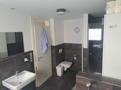 Exklusive, gepflegte 4-Raum-Wohnung mit gehobener Innenausstattung mit Balkon und EBK in Markdorf
