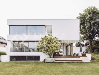 Außergewöhnliche Architektenvilla mit luxuriöser Ausstattung in begehrter Feldrandlage!
