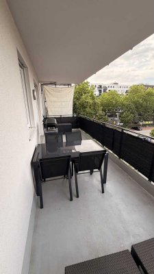 Moderne 2-Zimmer-Wohnung mit großem Balkon, Einbauküche & Tiefgaragenstellplatz in Frankfurt-Gallus